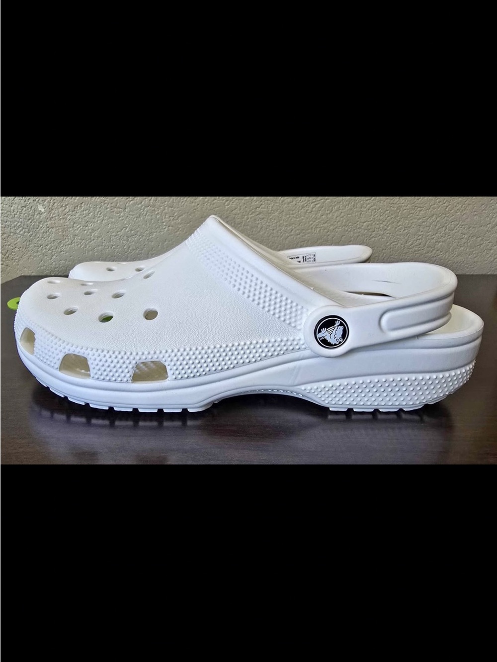 NWT UNISEX CROCS Classic Clog Sandals in White,
no box size M8/W10 (EUR 41-42)